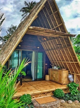 glamping saung bambu