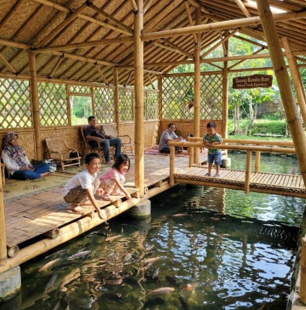 saung bambu wisata