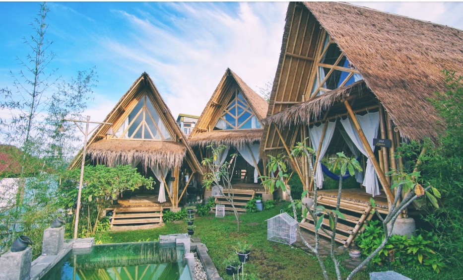 rumah saung bambu